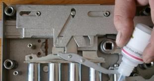 Come riparare una serratura su una porta di metallo
